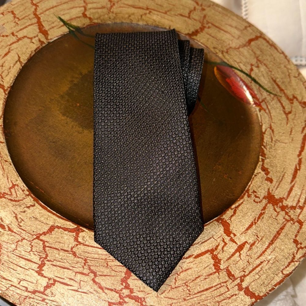 Calvin Klein Elegant Black Silver Gray Textured 💯 Silk Tie